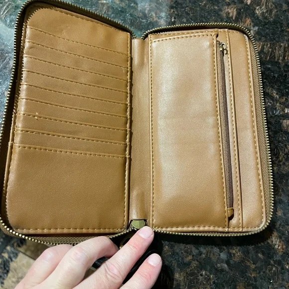Target Universal Thread Wallet - Picture 3 of 3